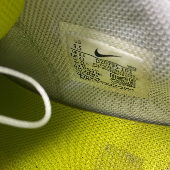 Nike Men's Airmax DZ0795-101 White Black Volt Low Mesh Sneaker Size 9.5 - Picture 12 of 12